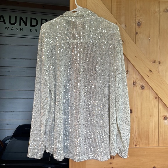 Shirt - Picture 3 of 4